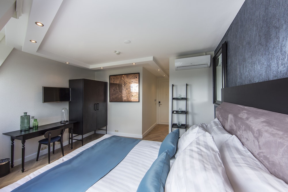 No 377 House 22/43