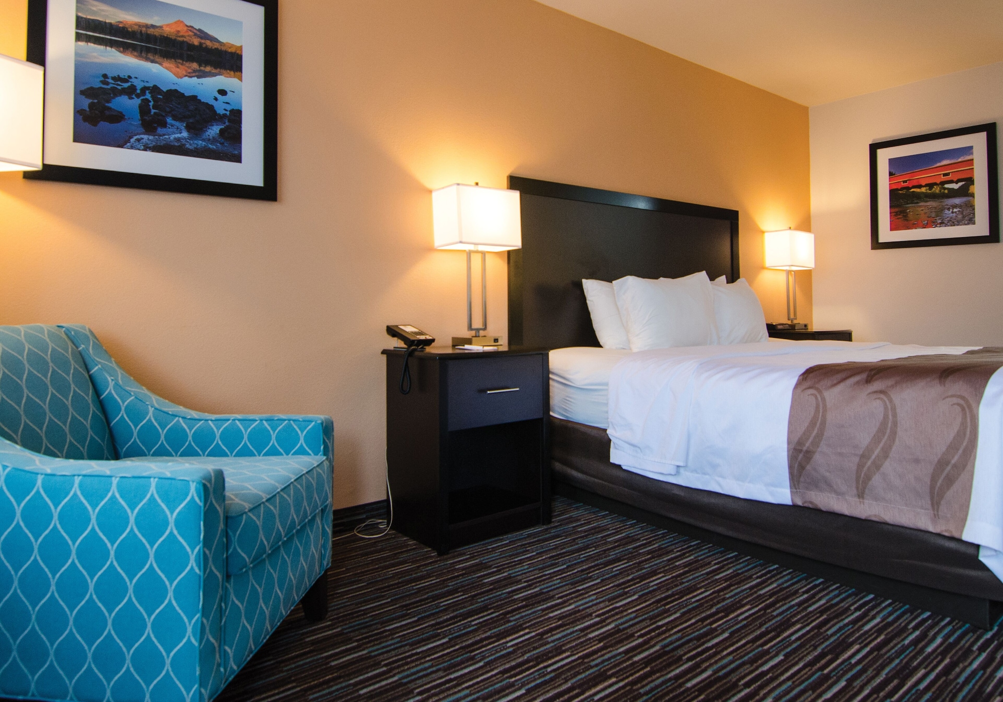 كوخ بسرير كينج لذوي الإعاقة، Cottage Grove Inn 4/5