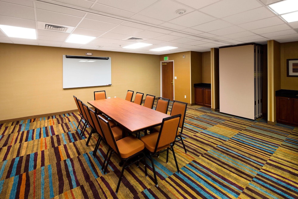 Fairfield Inn Suites Rancho Cordova 17/19