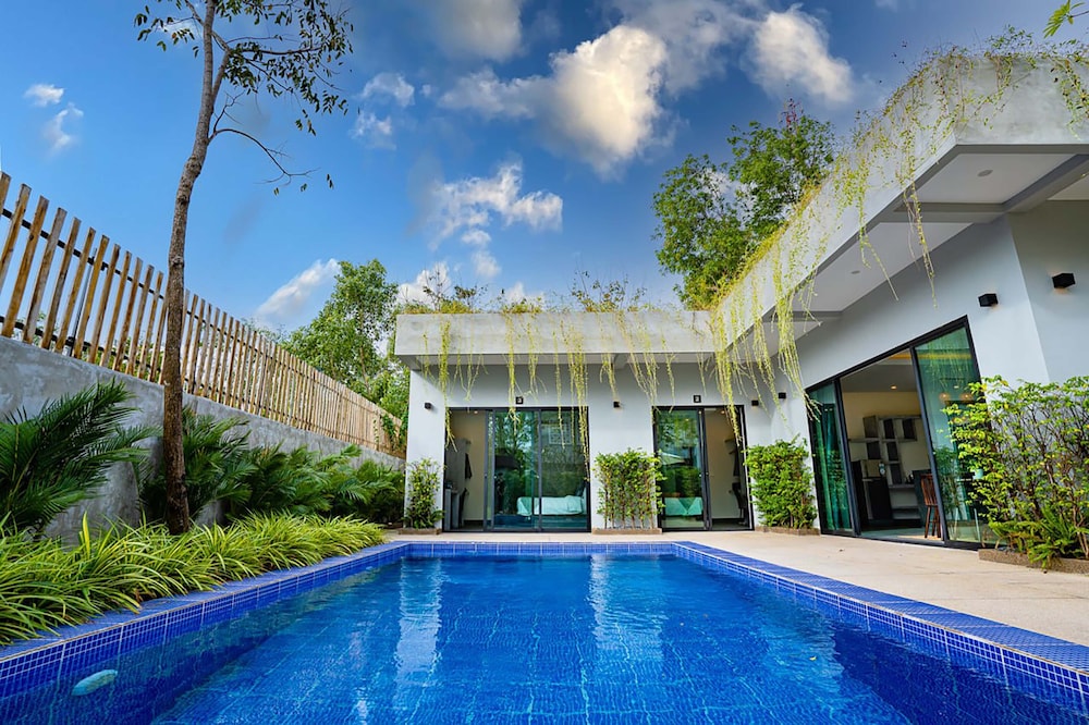 Rainforest Hotel by NSUN 44/50