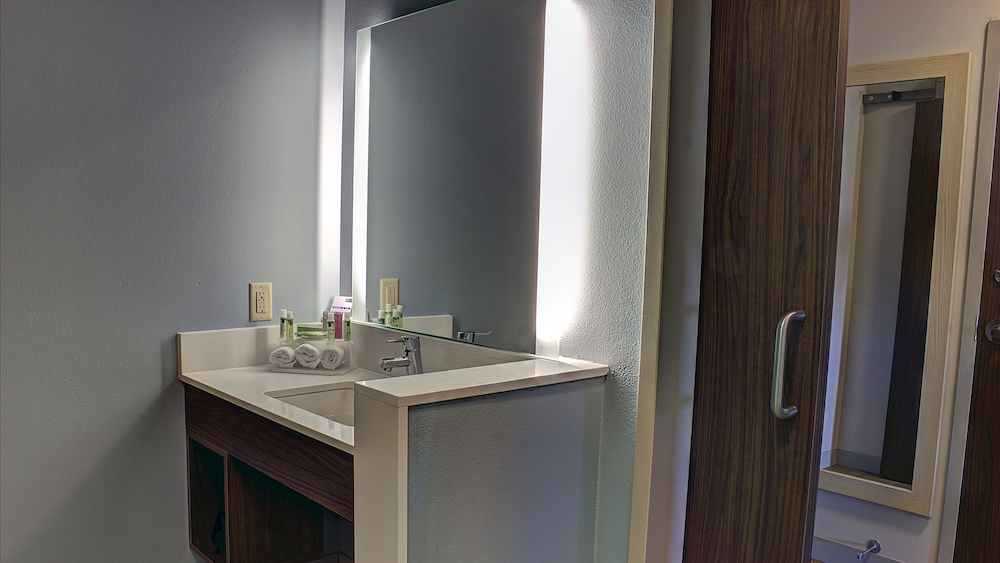 Holiday Inn Express And Suites Spencer 42/53