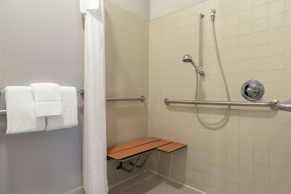 Homewood Suites by Hilton Erie 12/42