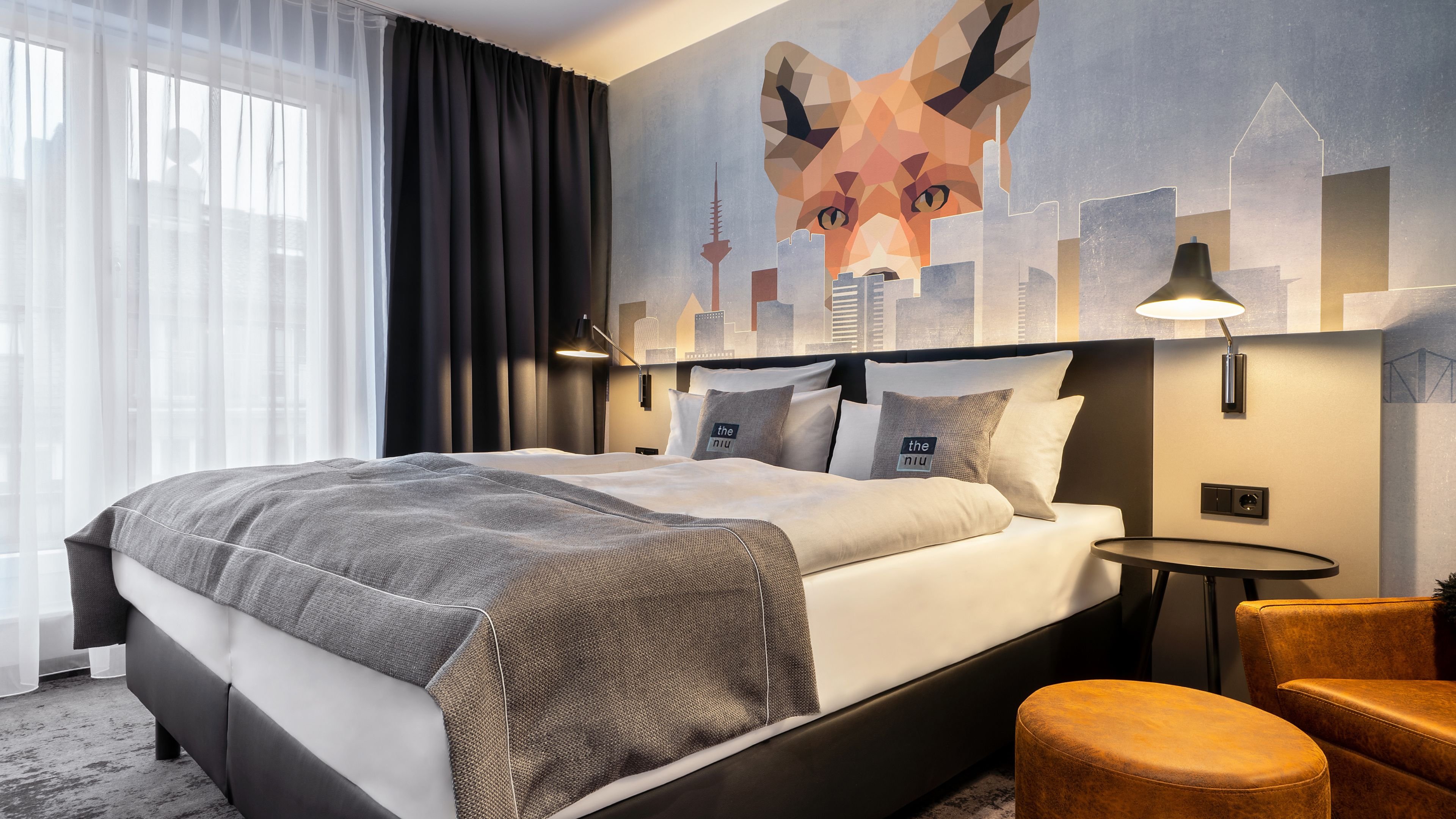 PREMIUM, QUEEN BED
