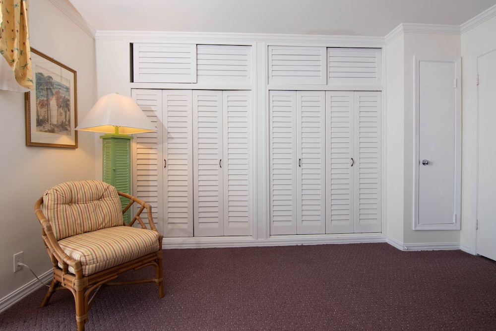 PALM BEACH WATERFRONT SUITES 39/67