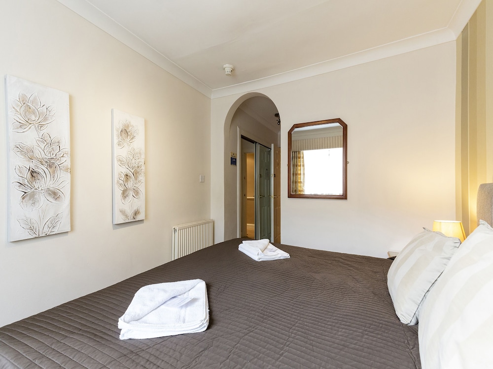 OYO Arden Guest House, Craigmillar Castle Edinburgh 15/43