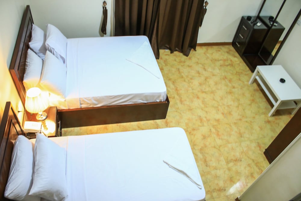 Midtown Hostel 24/50
