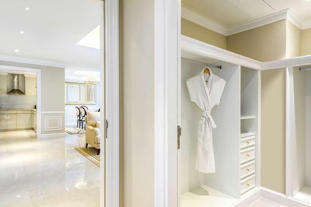 Westpac Hotel & Suites 21/21