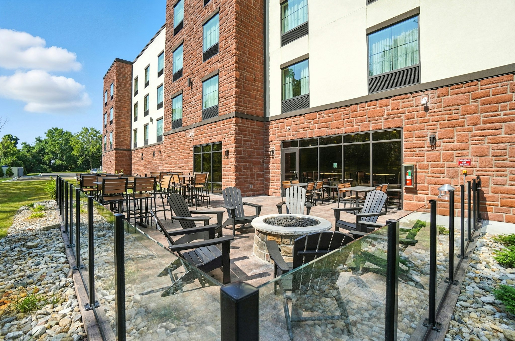 Cobblestone Hotel & Suites-Bellefontaine 48/50