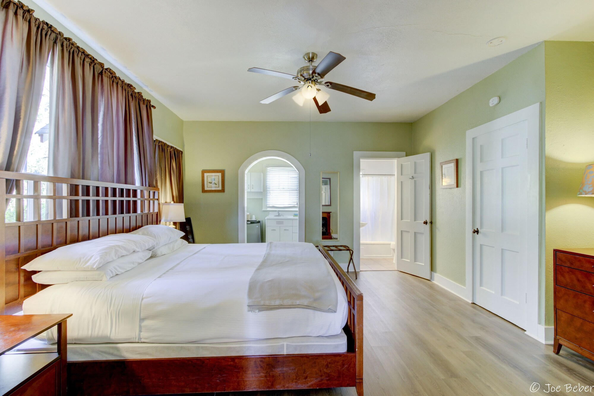 DELUXE, SUITE, MULTIPLE BEDS