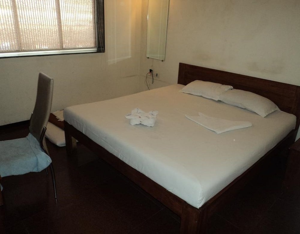 HOTEL Q DECK 14/16
