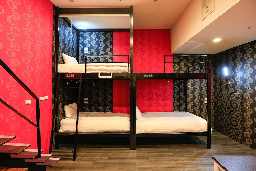 Place X Hotel 6/46