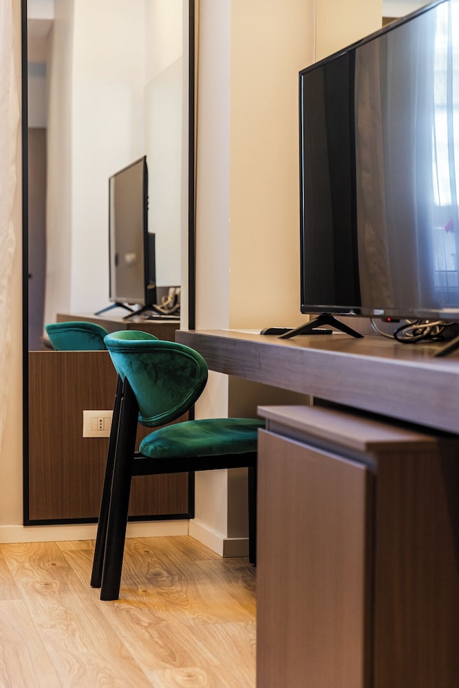 Aquila D Hotel 40/49