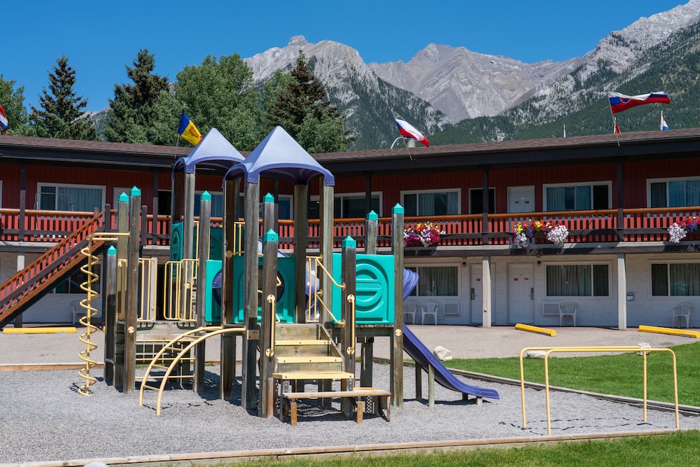 Canmore Rocky Mountain Ski Lodge 109/118