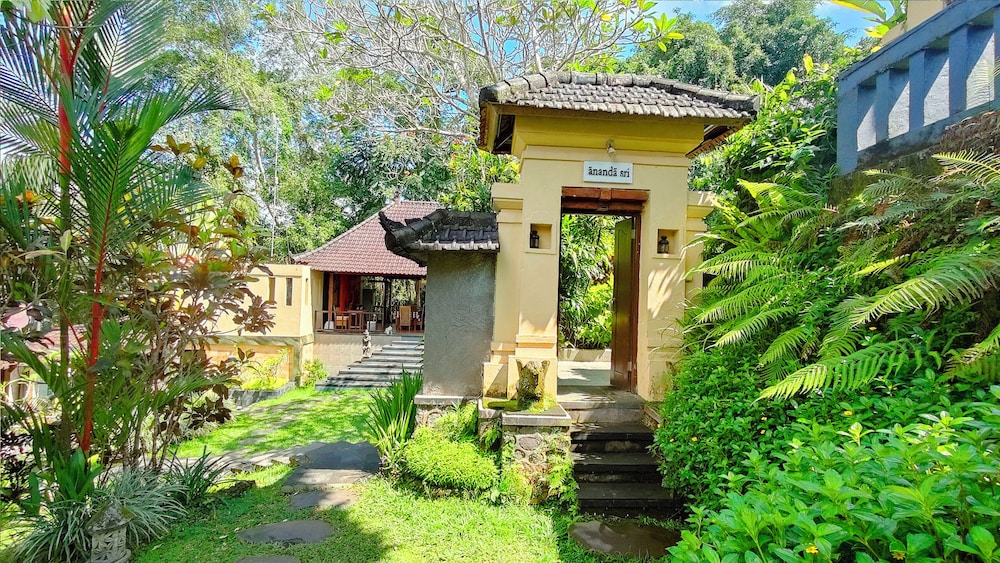 Villa Nirvana 76/81
