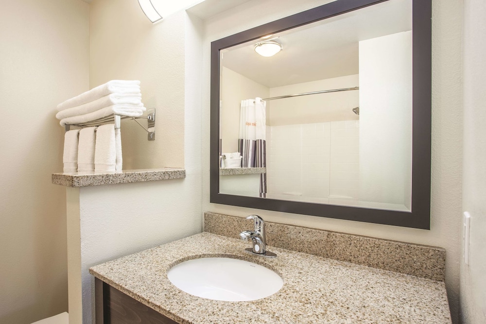 La Quinta Inn & Suites by Wyndham Portland Airport 18/43