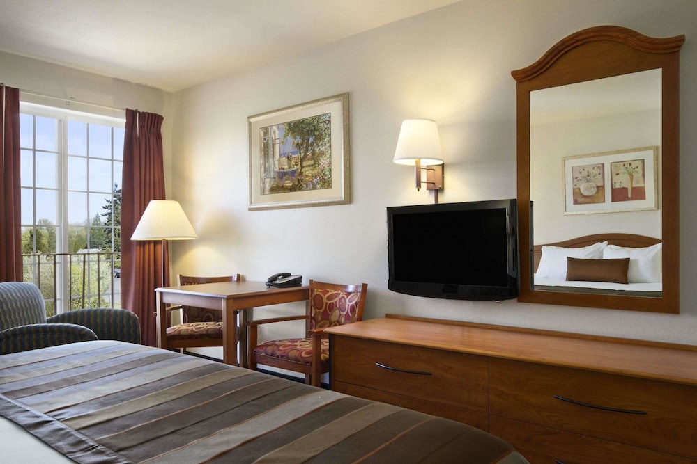 Ramada By Wyndham Seatac Airport 29/35