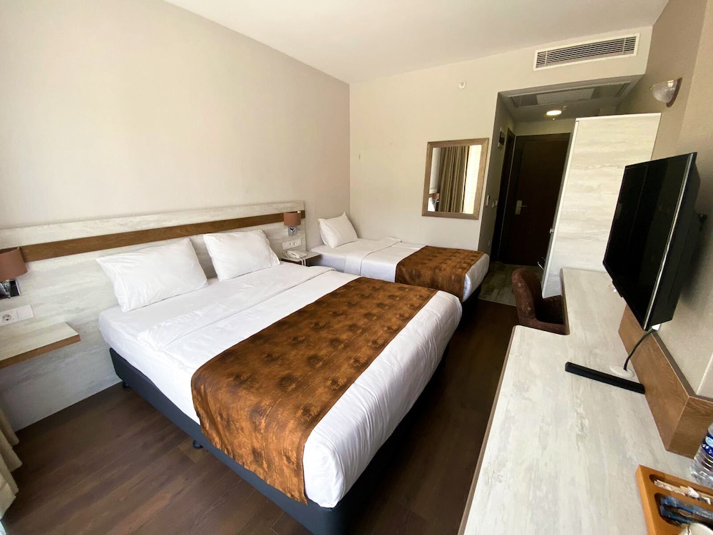 Kanyonvadi Hotel 12/47