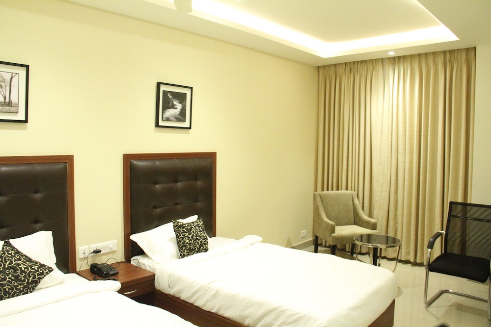 Hotel Hyderabad Grand 13/42