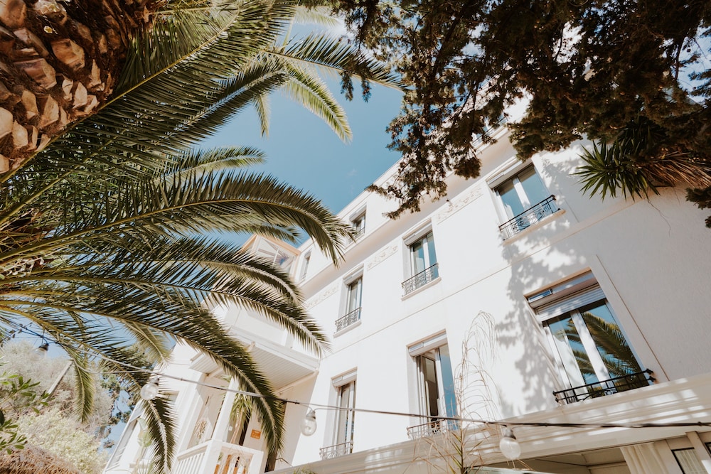 Hotel Le Petit Castel 43/47