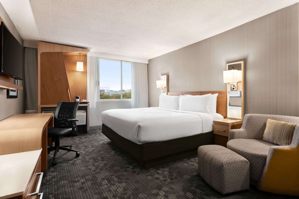 SUPERIOR, SUITE, KING BED, CASINO VIEW