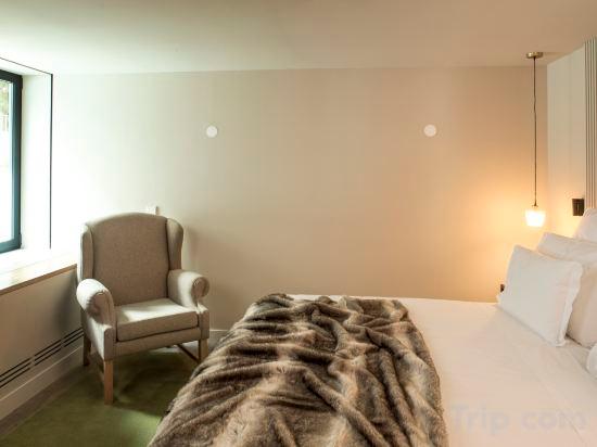 2 Bedrooms, Superior