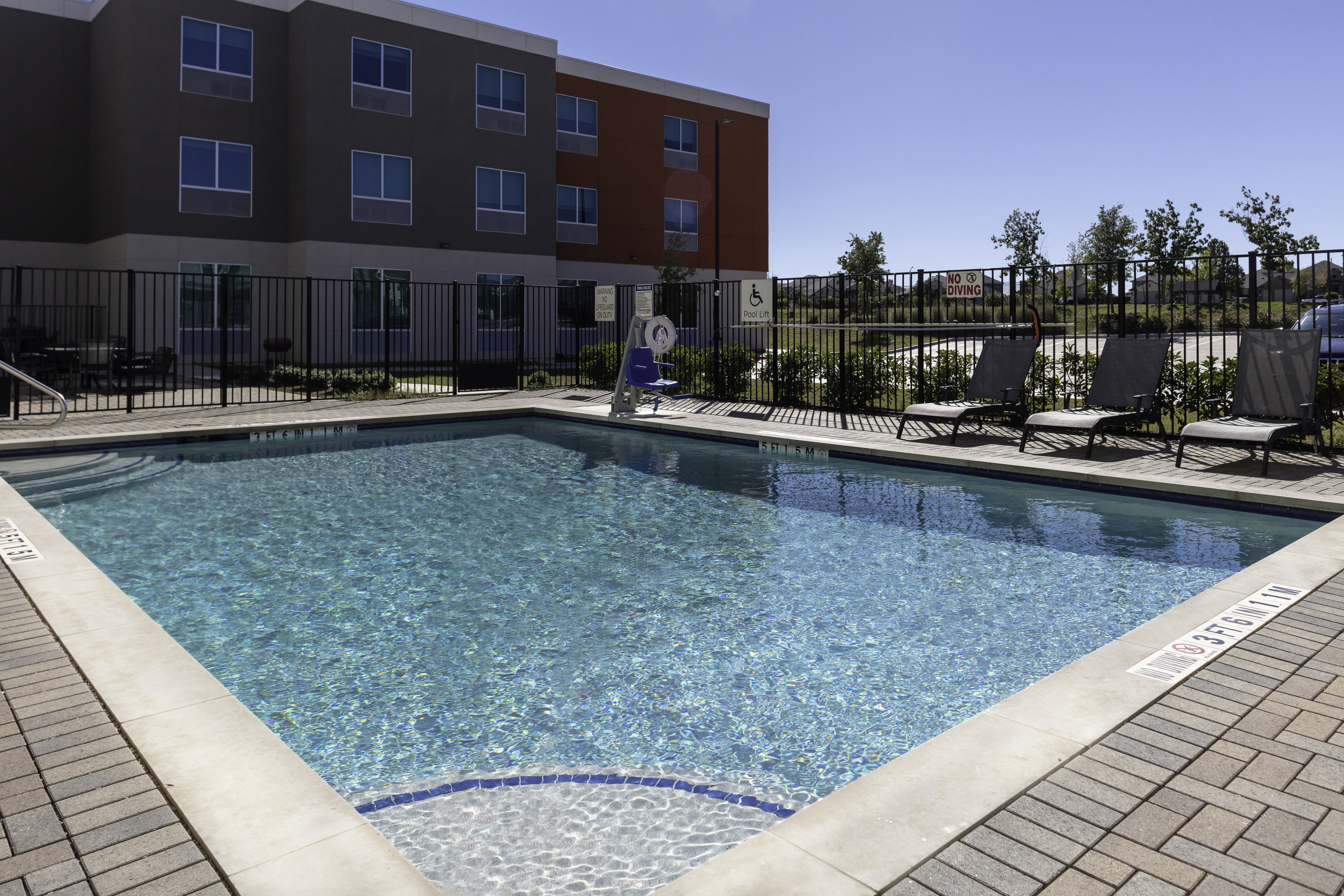 Holiday Inn Express And Suites Leander 21/33