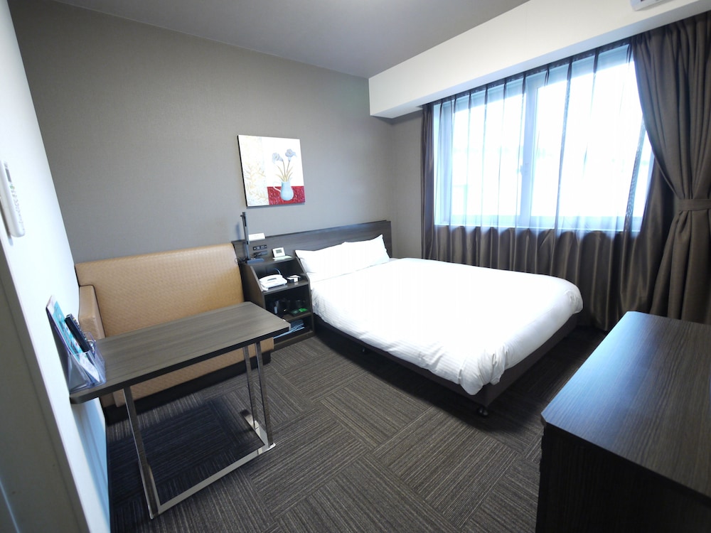 ROOM, SINGLE, UNIT BATH, SMOKING