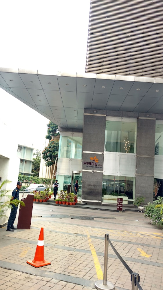 Pride Premier Bengaluru 62/66
