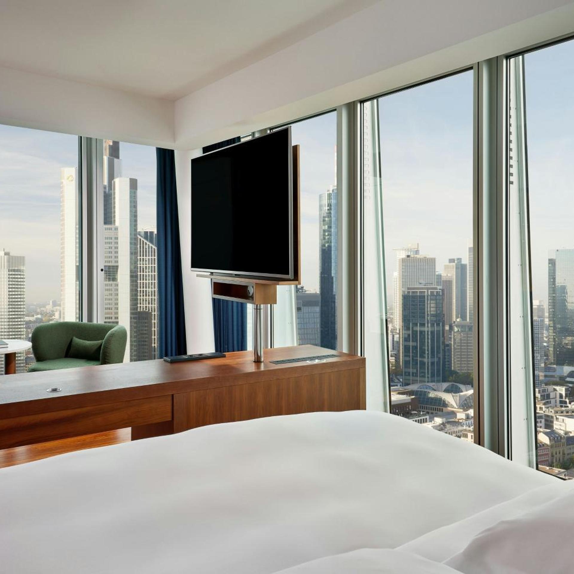 Skyline, Deluxe, King Bed