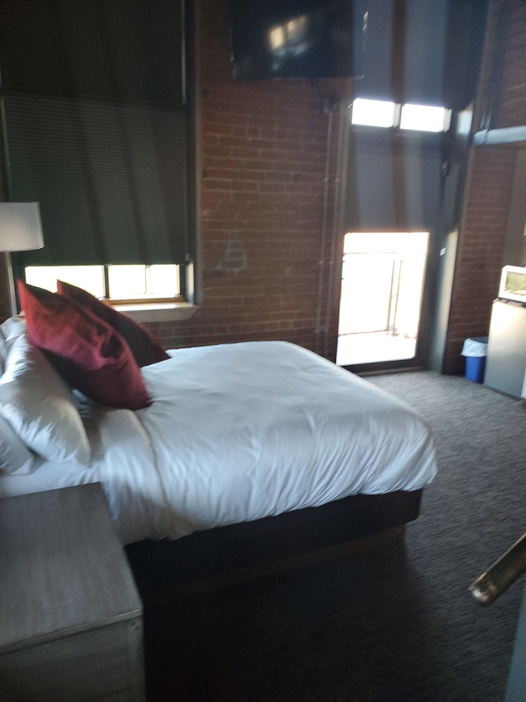 The Hotel Sturgis 30/50