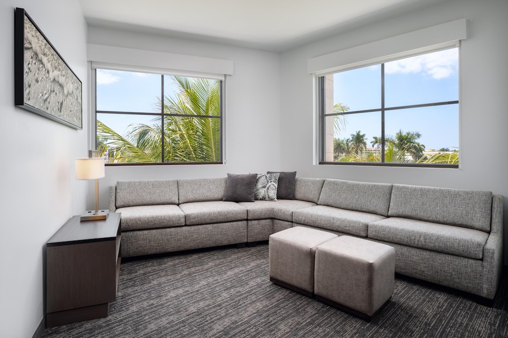 HYATT HOUSE NAPLES/5TH AVENUE 52/75