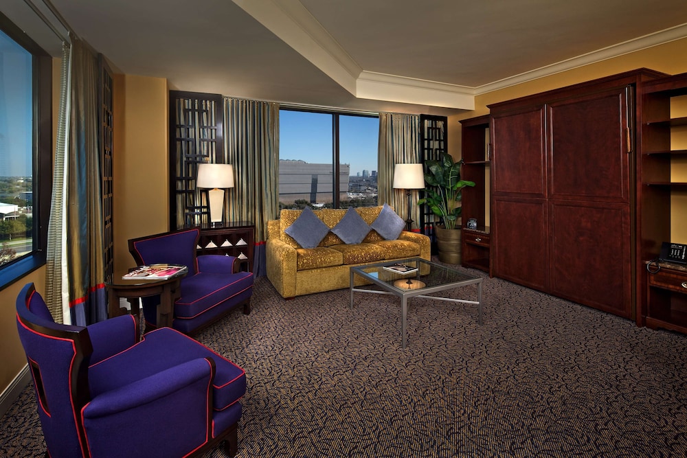 Hilton Anatole 54/90