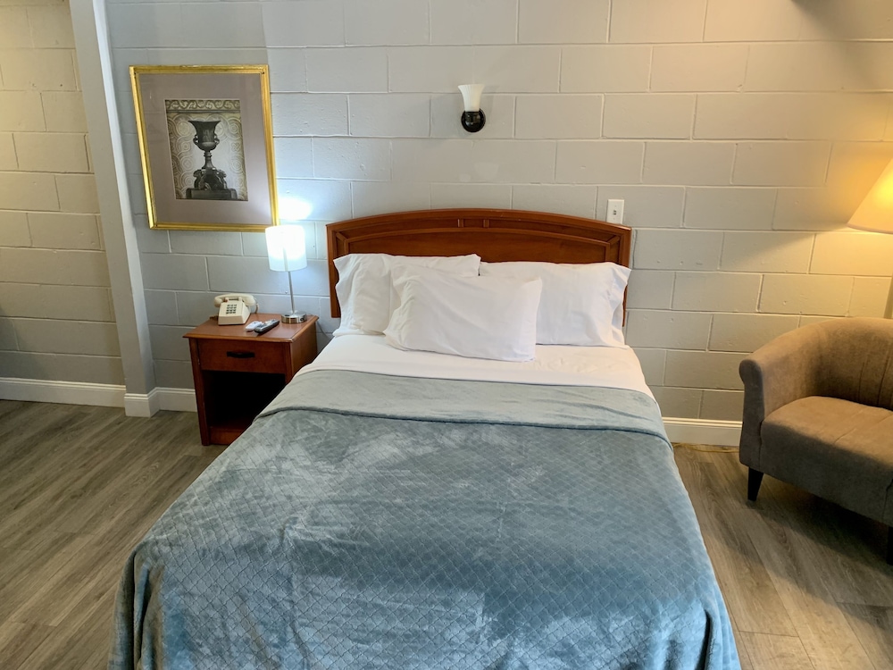 Hill Top Motel 13/48
