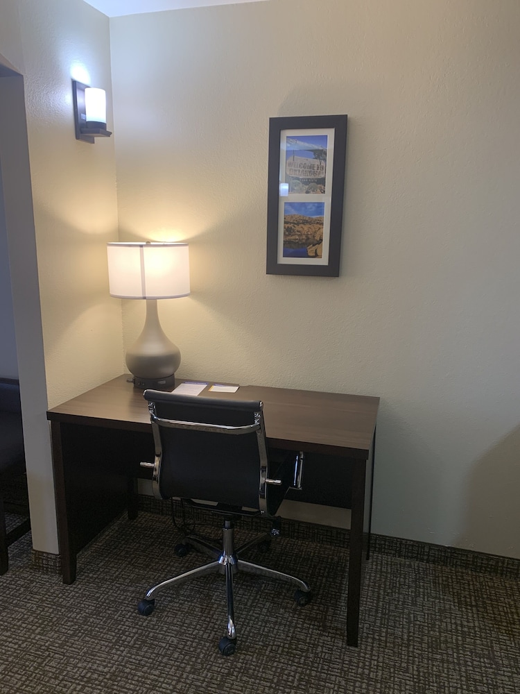 Comfort Inn and Suites Atoka 18/20