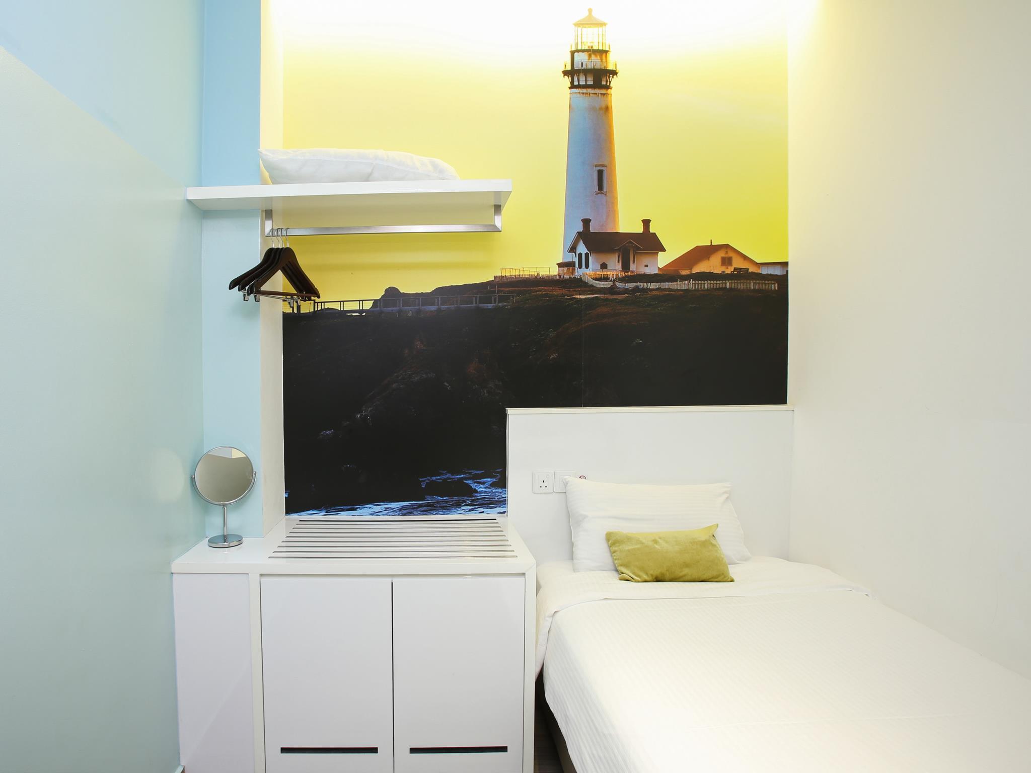 ROOM, SINGLE, NO WINDOW