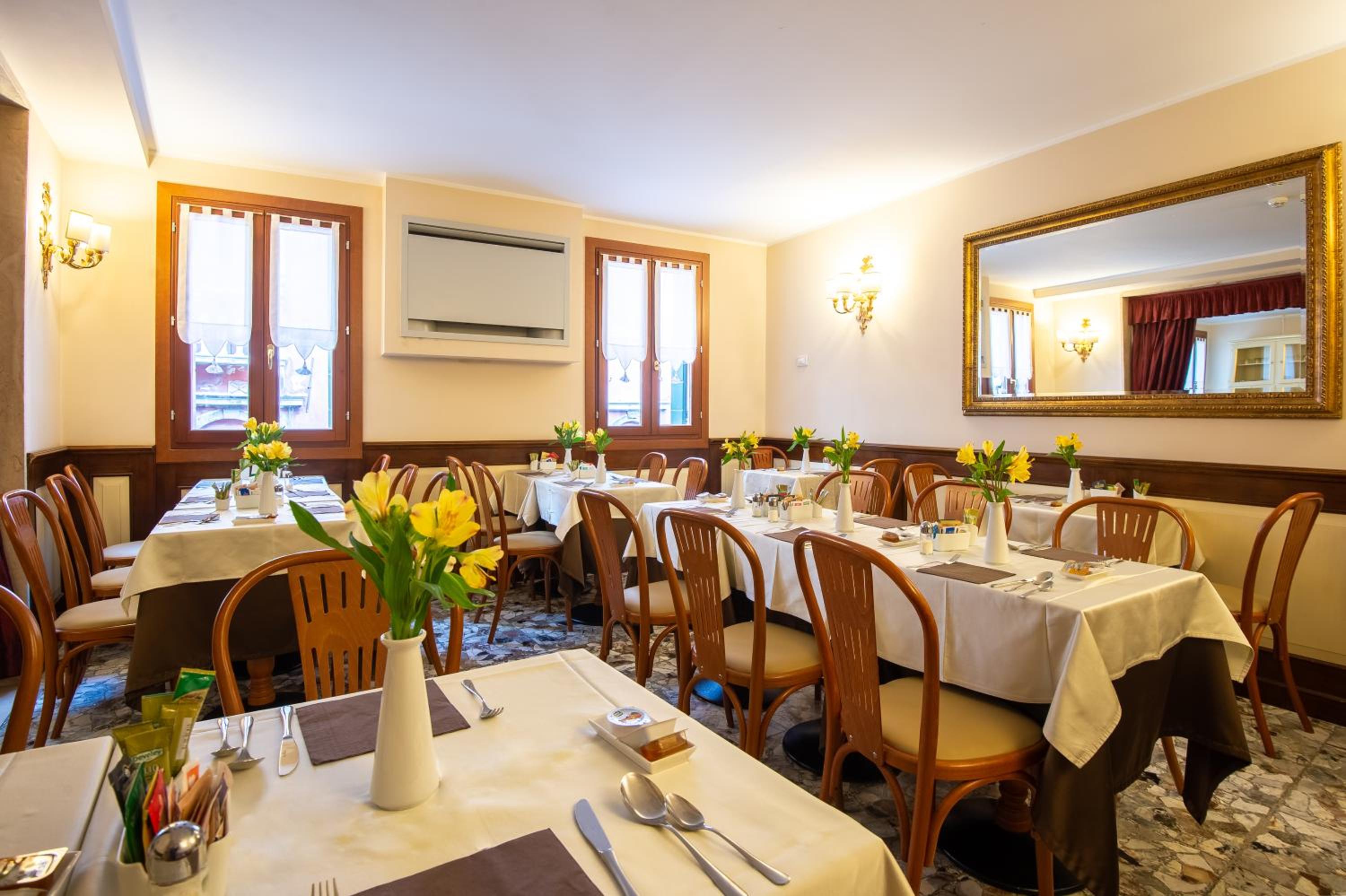 Hotel Mercurio 39/56