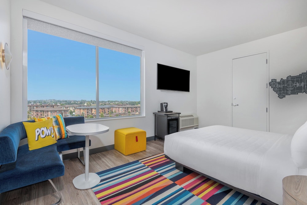 Aloft, King Bed