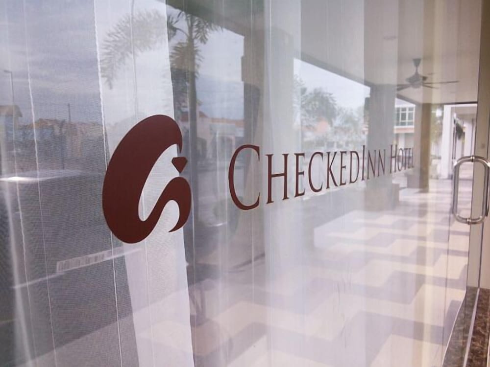 Capital O 90714 Hotel Checkedinn 27/38