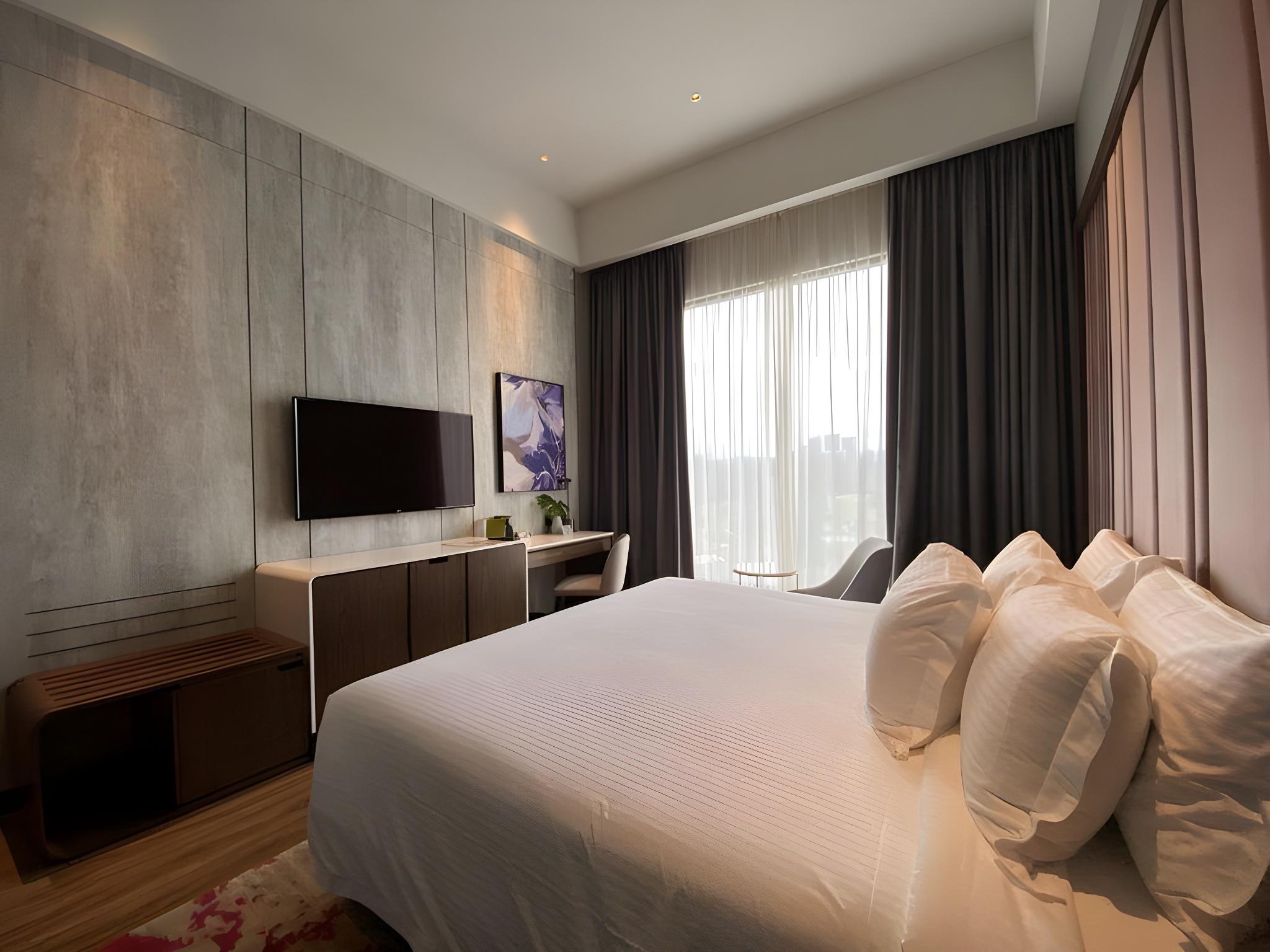 DELUXE ROOM