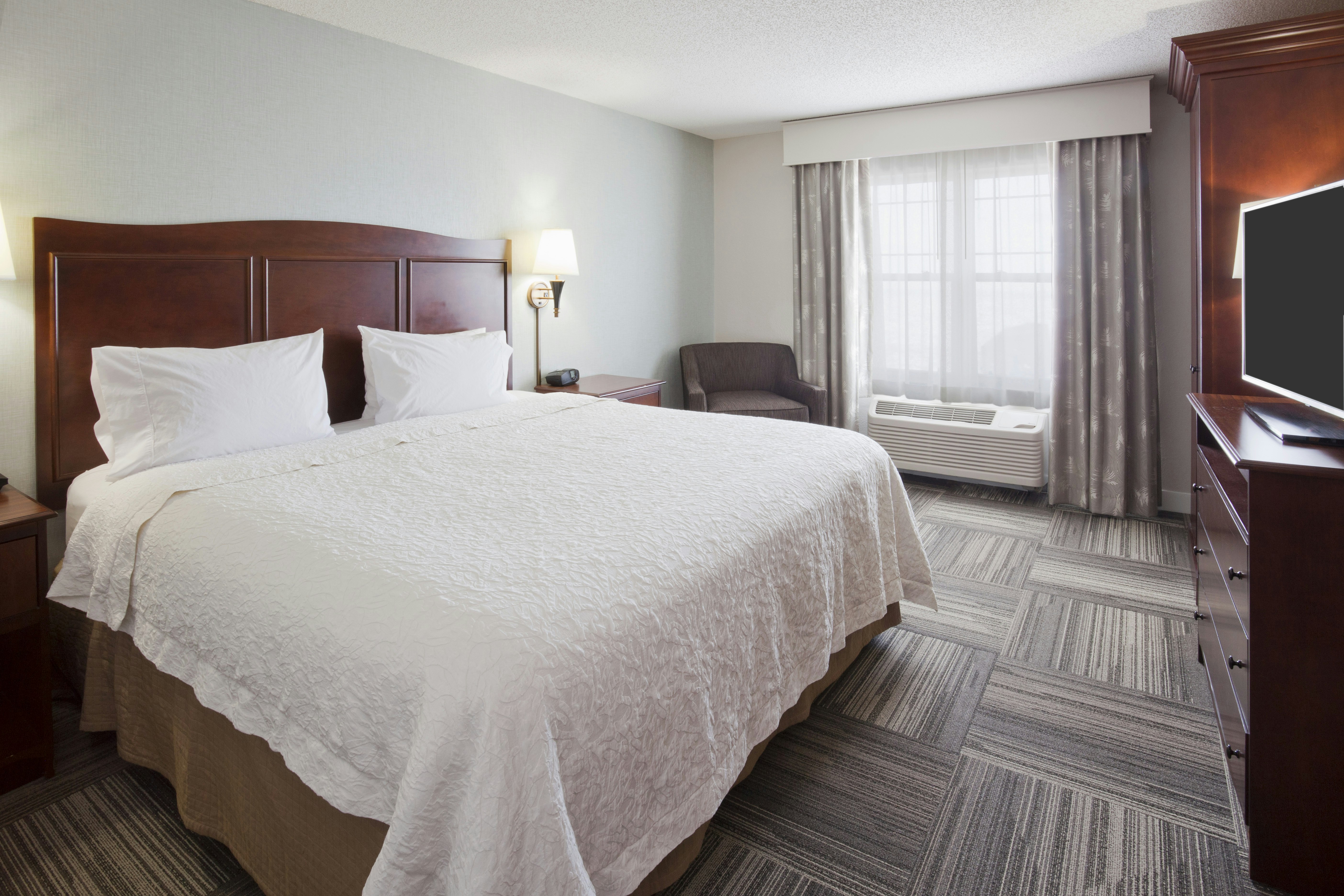 2 Rooms, Suite, King Bed, Hampton Inn Duluth Canal Park 2/7