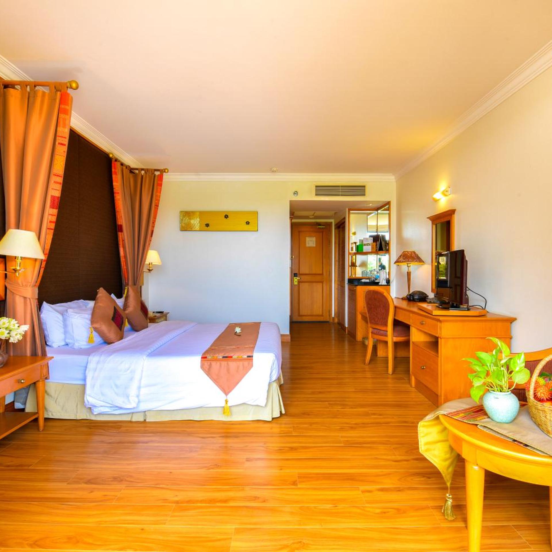 غرفة ديلوكس بسرير مزدوج بإطلالة على المسبح بشرفة، ANGKOR CENTURY RESORT AND SPA 5/10