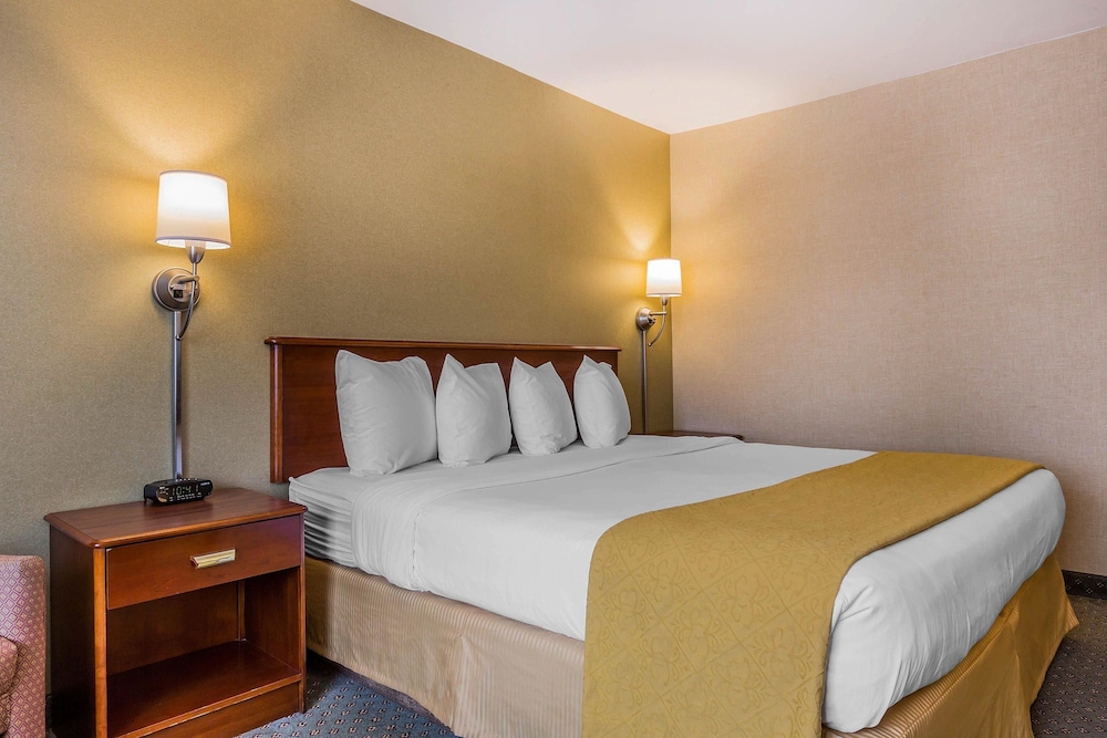 Quality Inn Hyde Park Poughkeepsie North 12/40