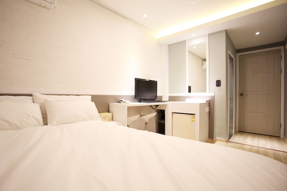 غرفة قياسية بسرير مزدوج، Shine Hotel 3/10