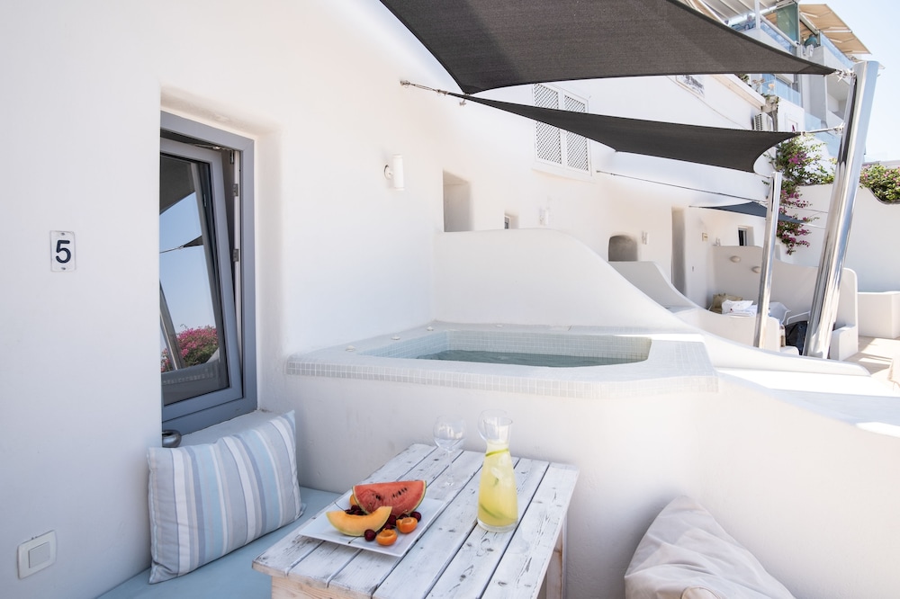 Superior, Suite, Double Bed, Caldera View, Sofa, Hot Tub