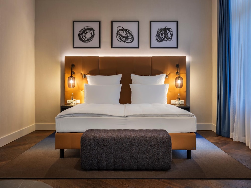 Grand, Deluxe, King Bed