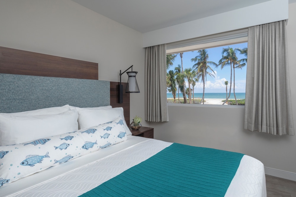 Room, King Bed, Gulf View, Balcony