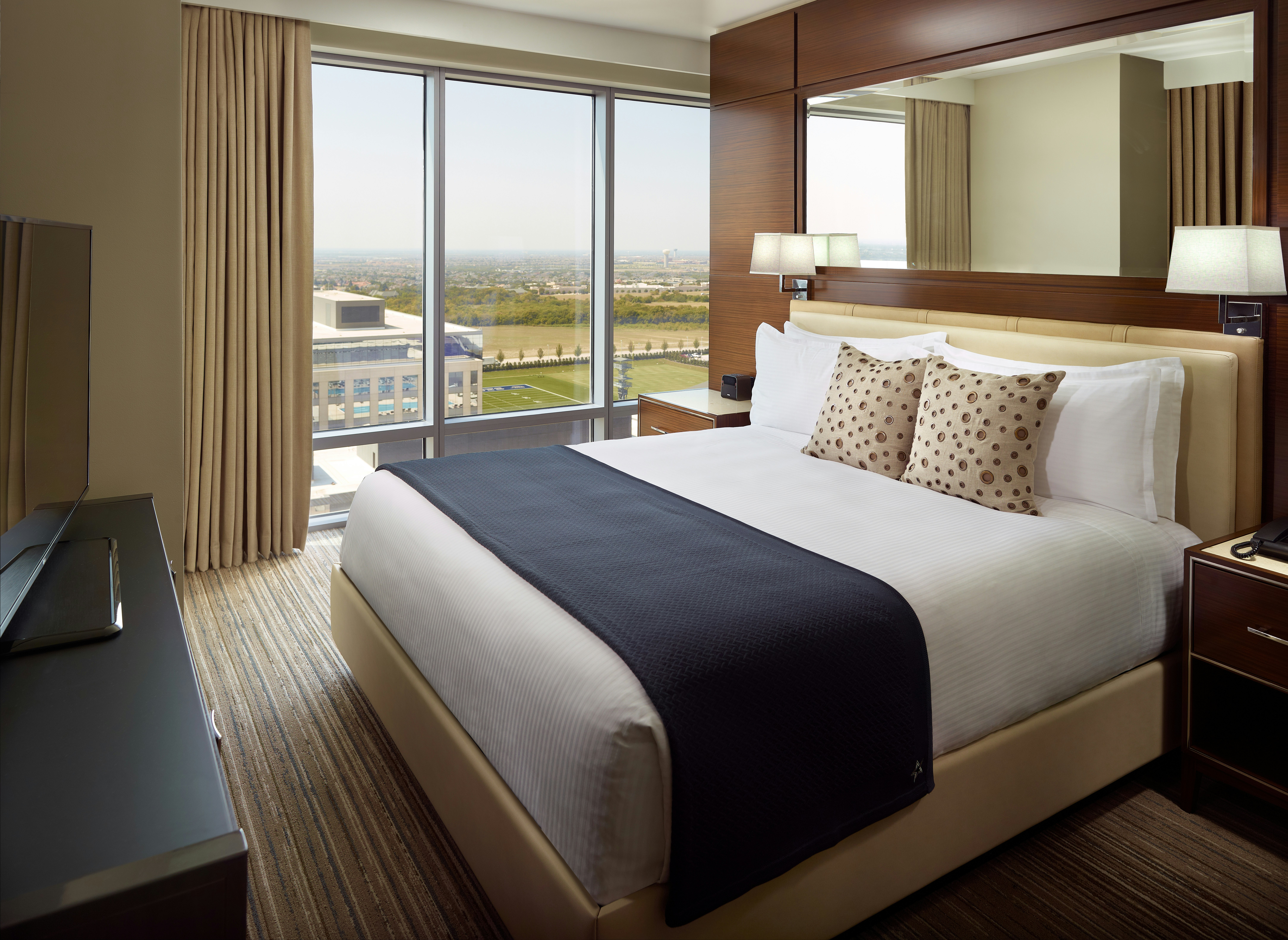 Plaza, Suite, King Bed