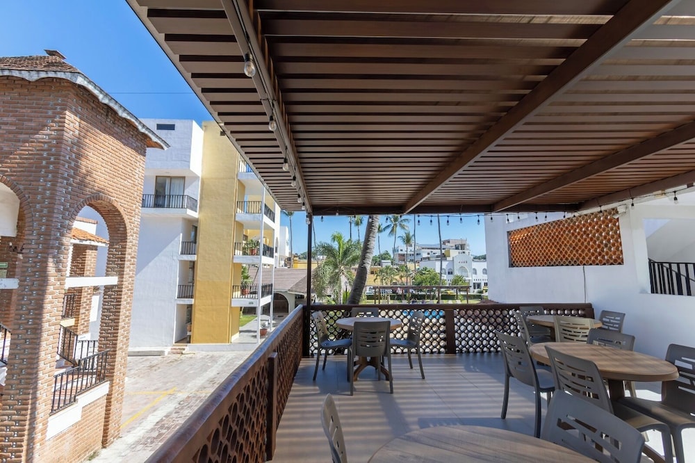 Costa Alegre Hotel And Suites 48/59
