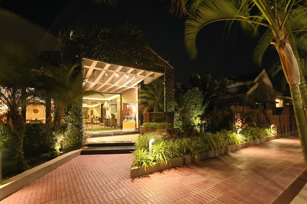 Saj By The Lake - Malshej Ghat Hotel 40/50
