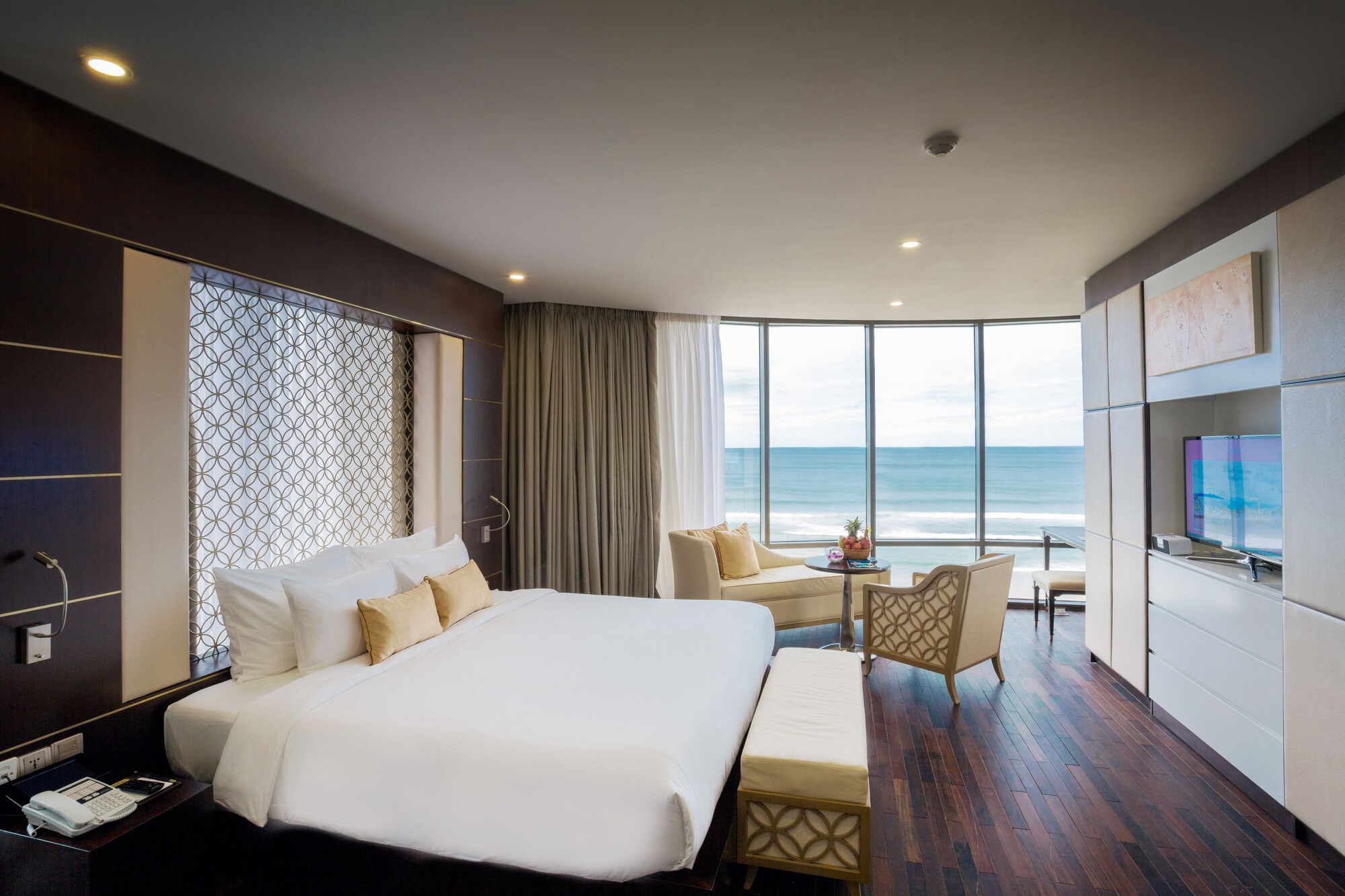 جناح جونيور بسرير مزدوج بإطلالة على البحر بحوض استحمام، Holiday Beach Hotel Danang 4/10